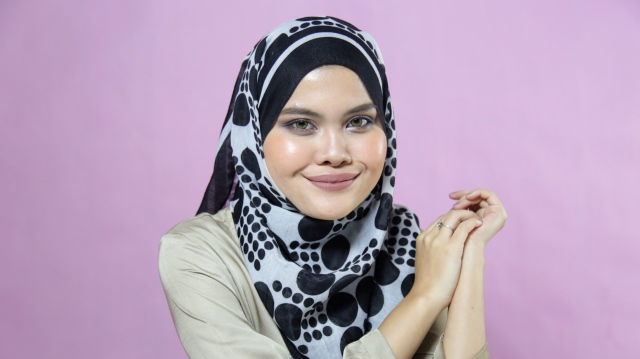 tutorial-makeup-hijabers-pesta-halal-lokal-1