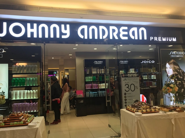 Johnny Andrean Salon Premium 1