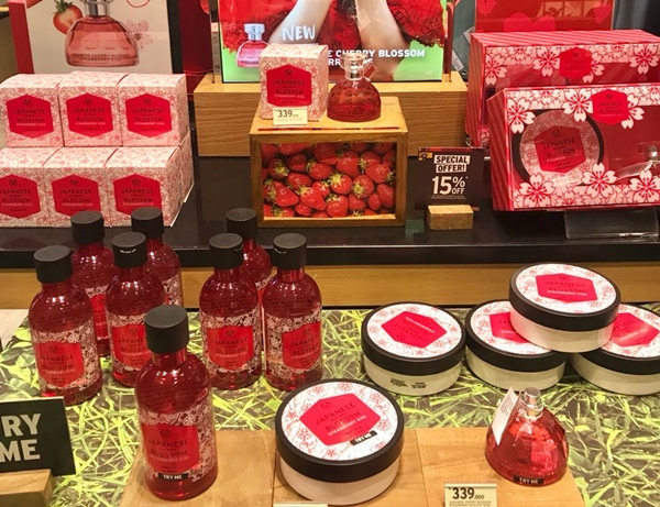 The Body Shop Japanese Cherry Blossom Strawberry