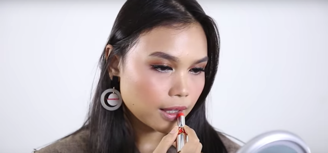 Tips Pakai Lipstick untuk Bibir Gelap-3