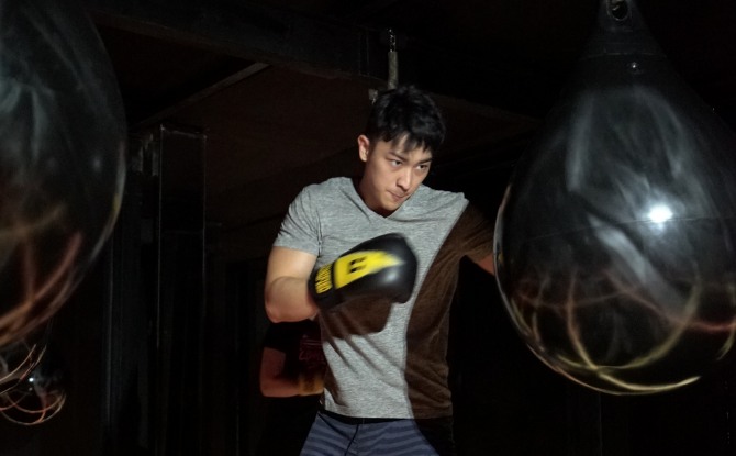 Nyobain Boxing Dengan Menggunakan Aqua Bag di Ü Jakarta
