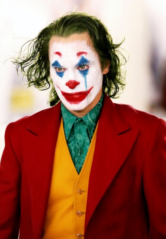 Joaquin Phoenix films dramatic scenes and looks menacing in full makeup on the set of 'Joker'