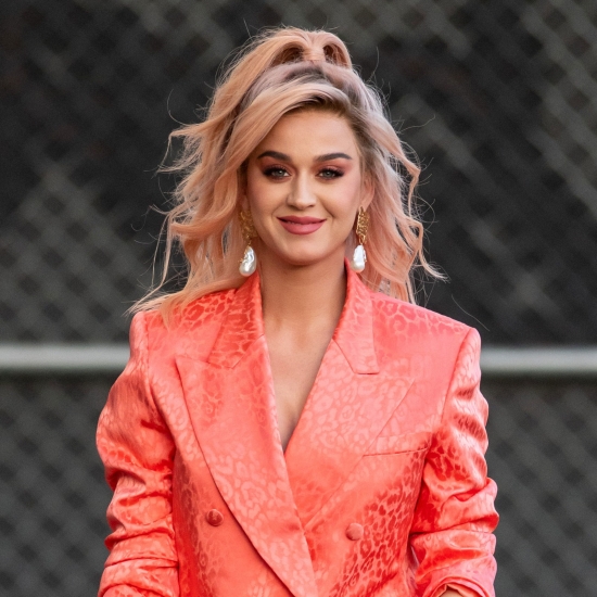 KATY PERRY - GETTY IMAGES - TREN WARNA RAMBUT ROSE GOLD