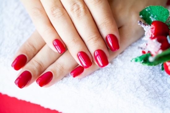 Suka Pakai Kuteks Ini 12 Rekomendasi Nail Polish Merah Yang Cantik Female Daily