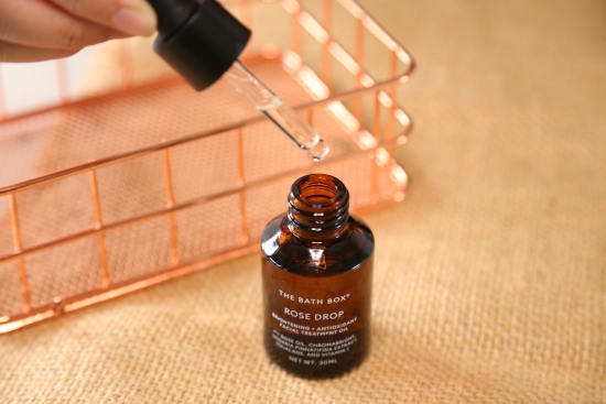 REVIEW The Bath Box Brightening + Antioxidant Facial Treatment Oil 3