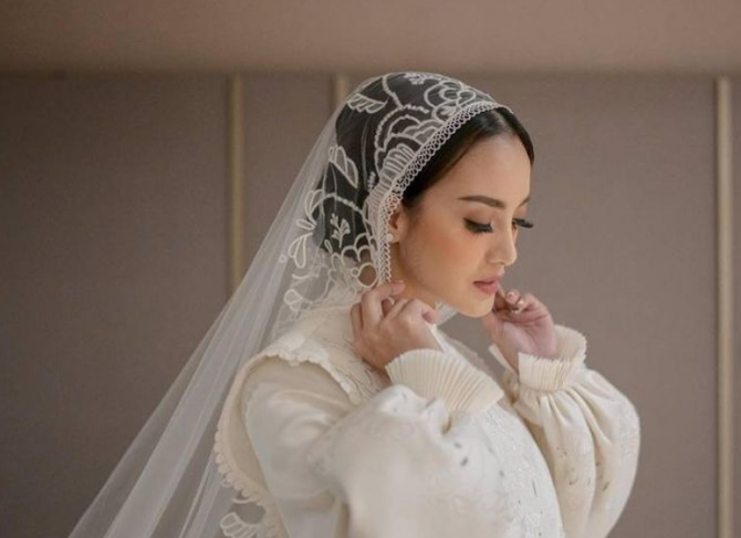 Detail Produk Makeup yang Dipakai Ririn Ekawati, by Marelene Hariman-4